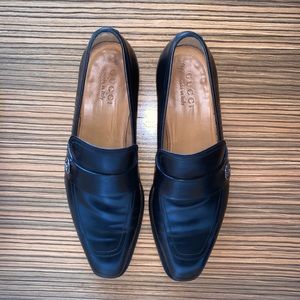 Gucci black loafer with double G
